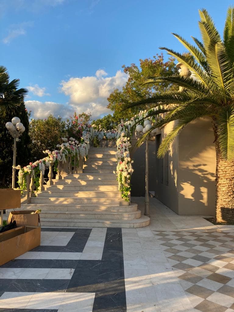 Bahçeli Villa Girişi